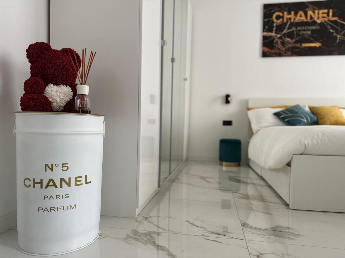 Maison Chanel Milano Ngoại thất bức ảnh